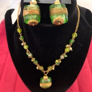 Glass bead necklace and earrings💚